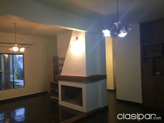 VENDO CASA EN IMPORTANTE BARRIO DE ENCARNACION. — foto 2
