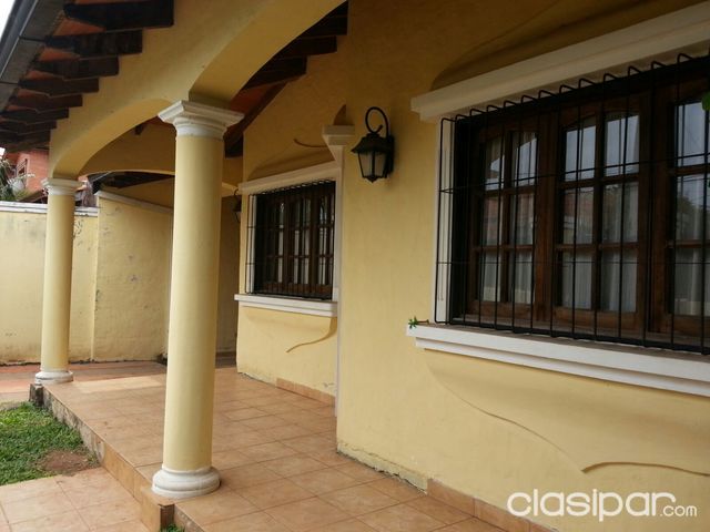 VENDO AMPLIA RESIDENCIA A 1 CUADRA DE MADAME LYNCH Y 6 DE AVIADORES DEL CHACO — foto 3