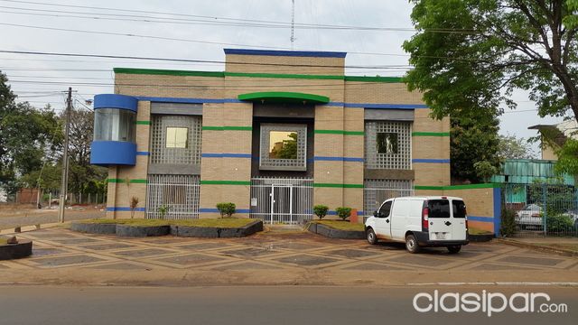 ALQUILO EDIFICIO CON SALONES COMERCIALES Y DEPOSITO — foto 2