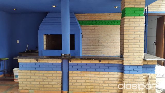 ALQUILO EDIFICIO CON SALONES COMERCIALES Y DEPOSITO — foto 2