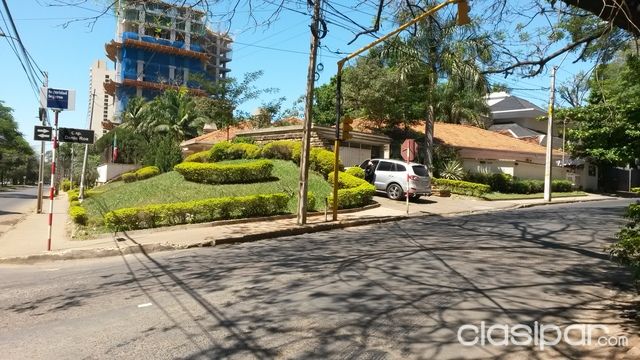 Valiosa esquina sobre Avenida Santa Teresa — foto 2
