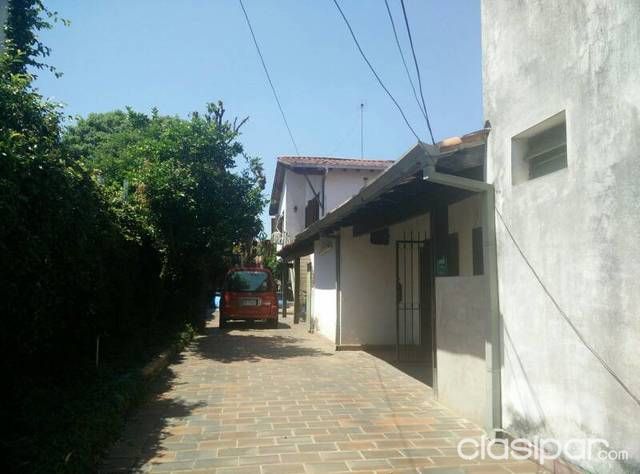 Vendo hermosa casa con salones comerciales sobre Avenida Brasilia!! — foto 2