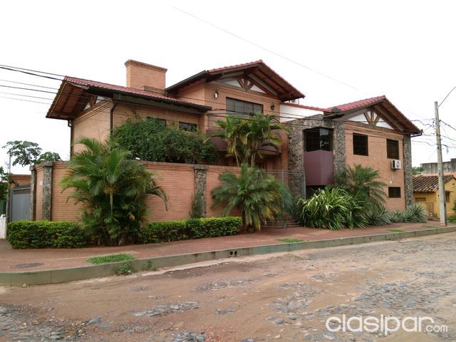 Vendo hermosa residencia en Barrio Tembetary (cerca del Colegio Japones) — foto 3