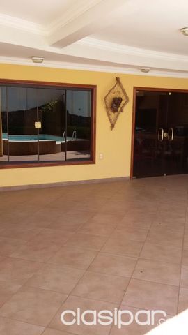 VENDO LUJOSA RESIDENCIA DE DOS PLANTAS CON PISCINA EN LAMBARE — foto 3