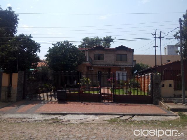 REMAX VENDE CASA EN LA CIUDAD DE LAMBARE — foto 2