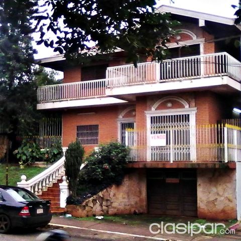 Hermosa casa de dos plantas en Presidente Franco. — foto 2