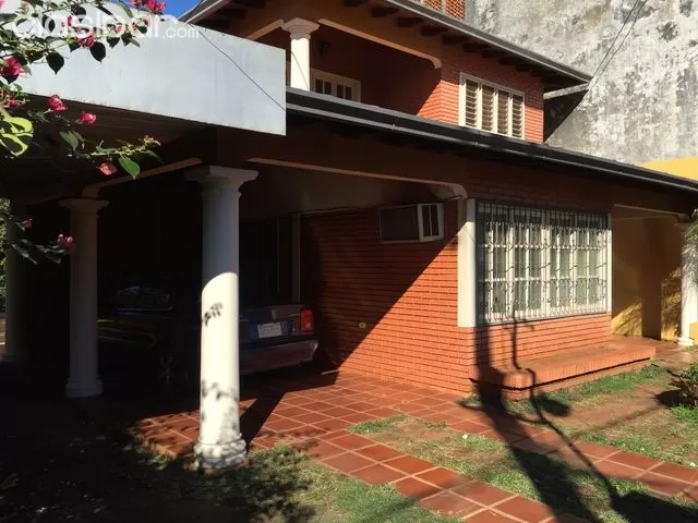 SE VENDE CASA EN ENCARNACIÓN — foto 2