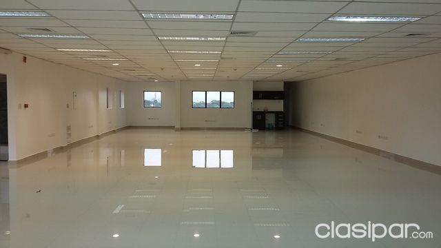 ALQUILO LUJOSA OFICINA CORPORATIVA EN EL EDIFICIO ROYAL TOWER A MEDIA CUADRA DE AVIADORES DEL CHACO 305m2 — foto 3