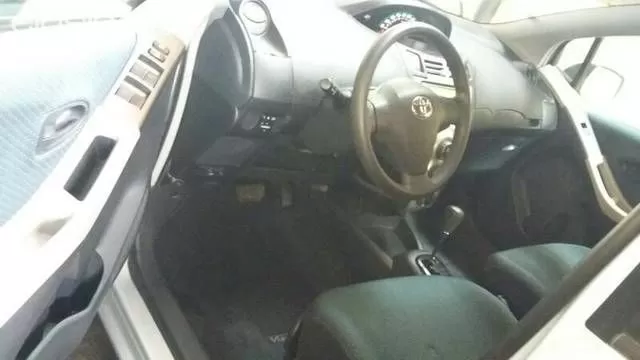 Toyota Vitz 2006 - foto 2