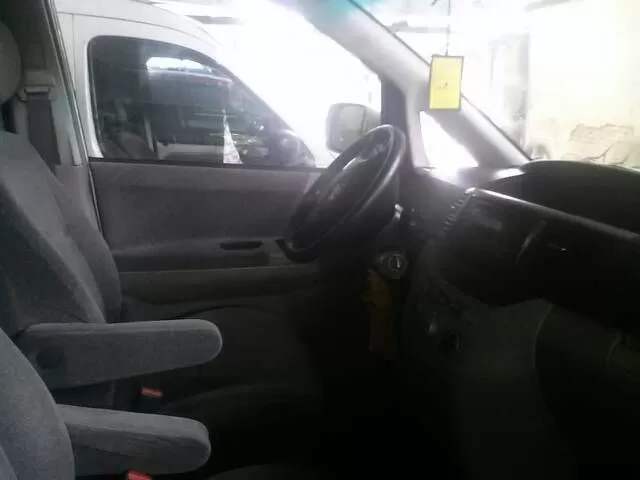 Toyota Noah 2003 — foto 2