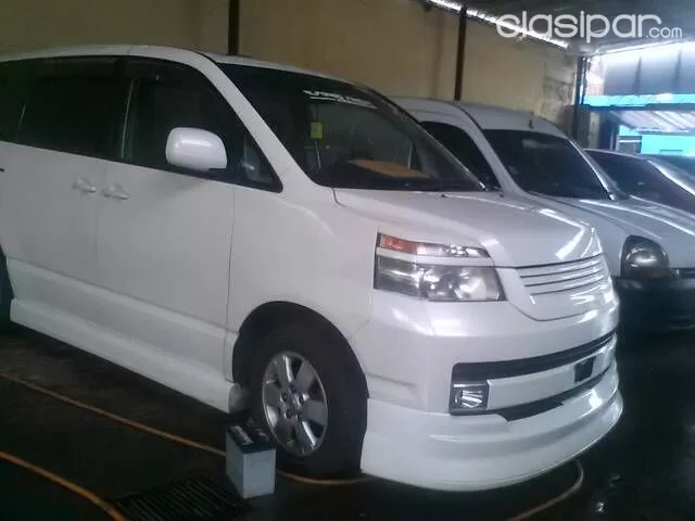 Toyota Noah 2003 — foto 3
