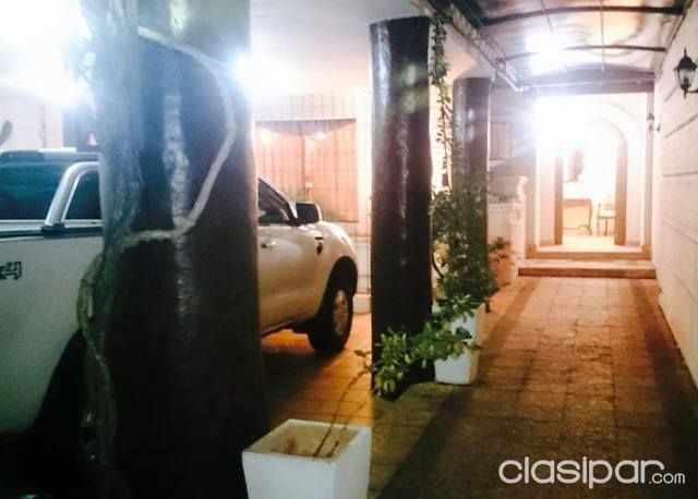 VENDO RESIDENCIA BO. MBURUCUYA - 600m2 — foto 2