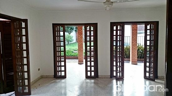 ALQ. RESIDENCIA 4 SUITES, ESCRITORIO Y PISCINA, CERCANA A SAN MARTIN Y MCAL. LOPEZ! — foto 3