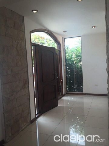 ALQUILO HERMOSA Y AMPLIA RESIDENCIA EN VILLA MORRA!!! A PASOS DEL SHOPPING DEL MCAL LÓPEZ — foto 2