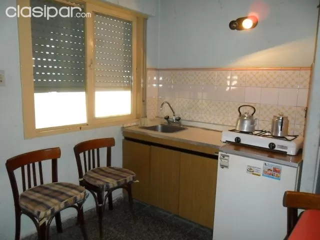 DE LA CALLE ESPAÑA Y BRASILIA--BARRIO RESIDENCIAL-POR CUATRO CIENTOS OCHENTA MIL X MES-- solo para señoritas — foto 3