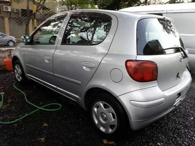 Toyota Vitz 2003 — foto 3