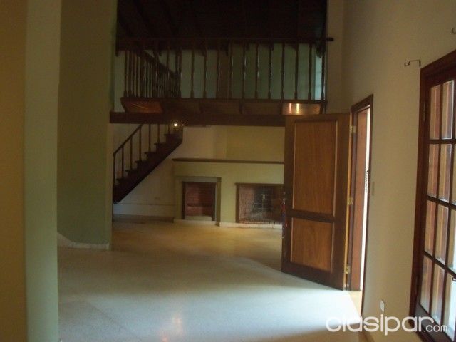 VILLA MORRA ELEGANTE RESIDENCIA DETRÁS DEL SHOPPING MCAL LOPEZ — foto 2