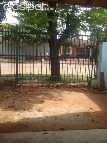 VENDO CASA EN LUQUE... 12 METROS DE FRENTE POR 30 DE LARGO — foto 3