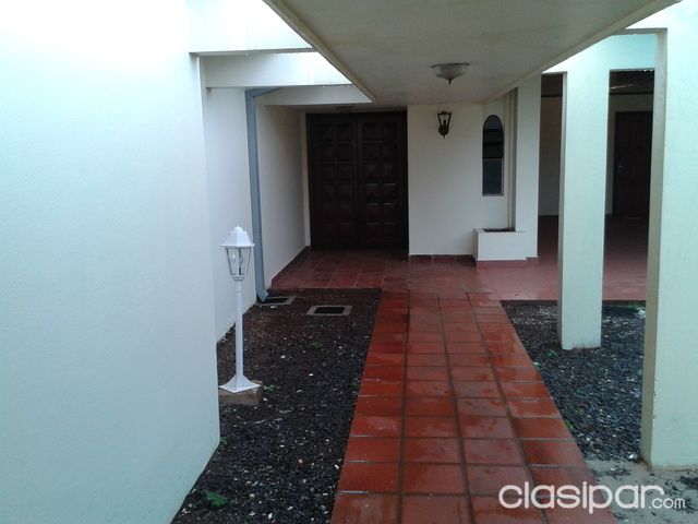 Amplia Residencia avaluada en Ciudad del Este, Barrio San Miguel. — foto 3