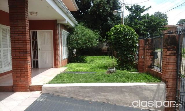 DISTINGUIDA, AMPLIA RESIDENCIA EN LAMBARE — foto 2