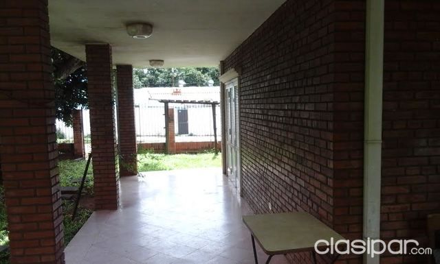 DISTINGUIDA, AMPLIA RESIDENCIA EN LAMBARE — foto 3