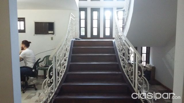 HERMOSA CASA EN BARRIO MARISCAL ESTIGARRIBIA - REMAX PLUS VENDE — foto 2