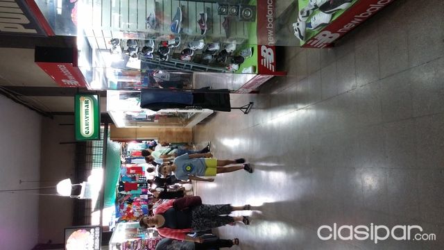Vendo Salon en Mercado 4. Galeria Pettirossi Local 7 Casa de NIKE — foto 3