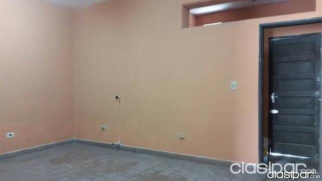 Amplio Salon A Dos Cuadras De Mcal. Lopez En Fernando De La Mora Zona Norte — foto 2