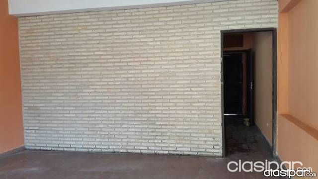Amplio Salon A Dos Cuadras De Mcal. Lopez En Fernando De La Mora Zona Norte — foto 3