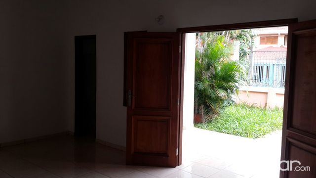 VENDO CASA A ESTRENAR EN FERNANDO DE LA MORA ZONA NORTE A DOS CUADRAS DE MARISCAL LÓPEZ Y A TRES CUADRAS DE MADAME LYNCH. — foto 2