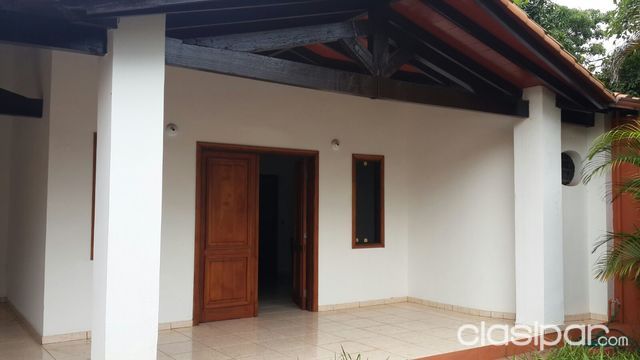 VENDO CASA A ESTRENAR EN FERNANDO DE LA MORA ZONA NORTE A DOS CUADRAS DE MARISCAL LÓPEZ Y A TRES CUADRAS DE MADAME LYNCH. — foto 3
