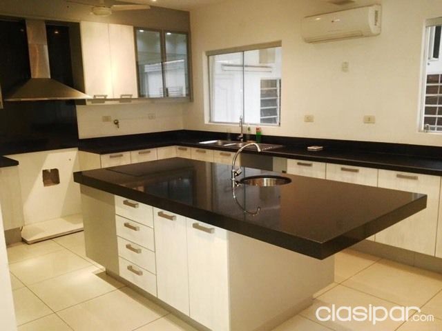 ALQUILO AMPLIA RESIDENCIA ZONA SHOPPING MCAL LOEZ — foto 3