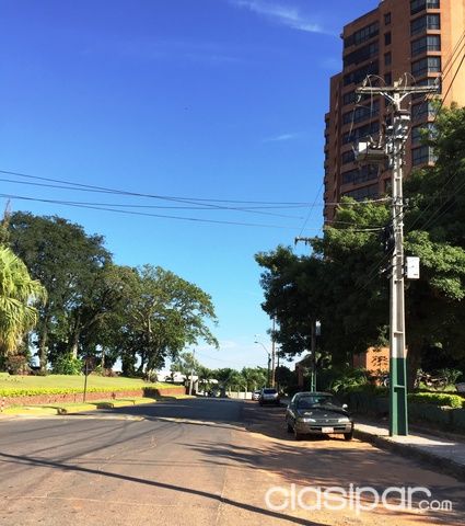OFREZCO ÚNICO TERRENO FRENTE MISMO AL HOTEL DEL YATCH Y GOLF CLUB PARAGUAYO!!! — foto 2