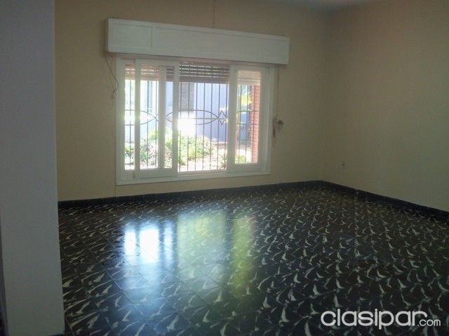 ZONA DEL CLUB CENTENARIO TODA EN PLANTA BAJA DE 1.800 M2 DE TERRENO — foto 2