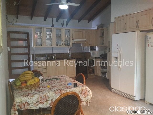 VENDO DE OFERTA AMPLIA CASA EN BARRIO SAN VICENTE USD. 170.000!!! — foto 3