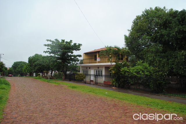ATENCIÓN ÑEMBY!!! VENDO CONFORTABLE CASA EN ESQUINA SEMPEDRADO Y A PASOS DE ACCESO SUR!!! — foto 2