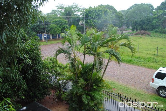 ATENCIÓN ÑEMBY!!! VENDO CONFORTABLE CASA EN ESQUINA SEMPEDRADO Y A PASOS DE ACCESO SUR!!! — foto 3