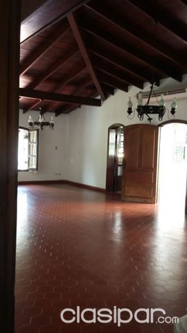 RESIDENCIA COLONIAL DE 5 DORMITORIOS EN EL BARRIO SEMINARIO — foto 2