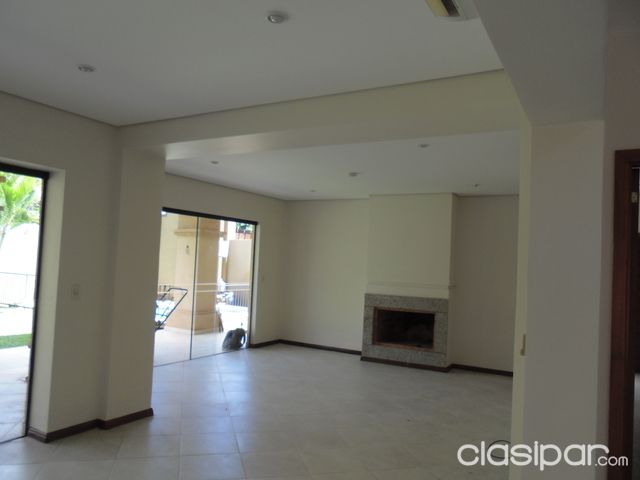 ALQUILO CASA EN CONDOMINIO BARRIO MBURUCUYA — foto 2