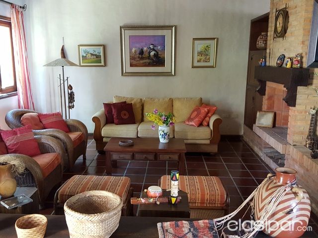 VENDO HERMOSA CASA EN UNA PLANTA BO. MBURUCUYA — foto 2