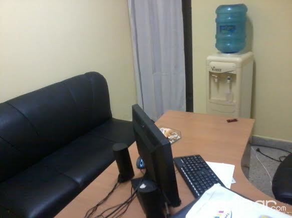 ALQUILO CONSULTORIO SIN ENTREGA DE GARANTIA, AMOBLADO. RAPiDO Y SEGURO — foto 2