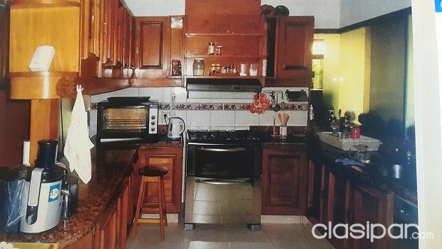 EN VENTA RESIDENCIA SOBRE LA CALLE JOSE DE LA CRUZ AYALA. BARRIO MCAL ESTIGARRIBIA (RECOLETA) DE ASUNCION — foto 2