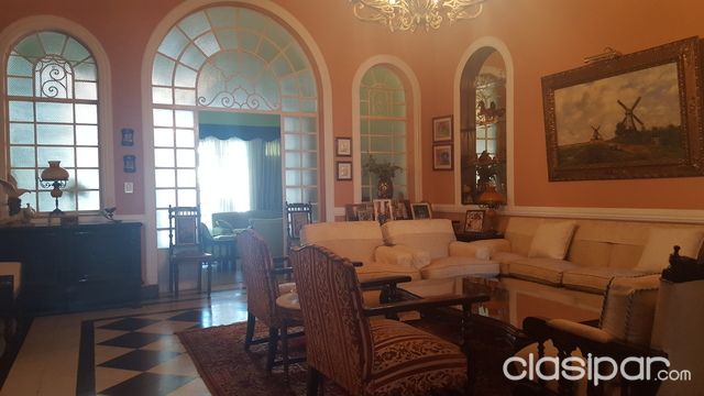 HERMOSA RESIDENCIA DE ESTILO DE 4 DORMITORIOS EN SUITE SOBRE LA AVENIDA MCAL.LOPEZ A PASOS DE GRAL.SANTOS — foto 3