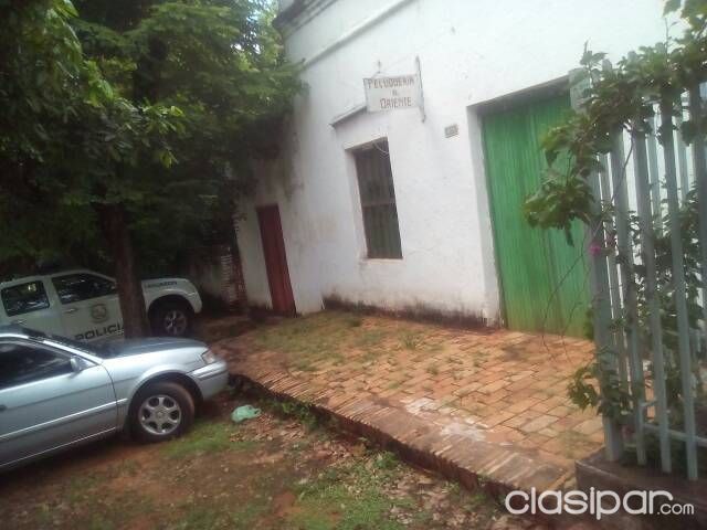 Vendo casa construcción antigua en el centro mismo de la Ciudad de Yaguaron al lado de la Comisaría local a 30metros del asfalto ruta1 dimensión del terreno 14x43 — foto 3