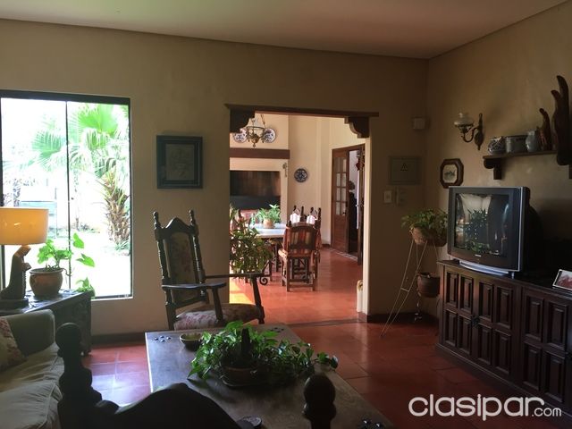 Casa en Barrio Mburukuja 5 dormitorios — foto 3