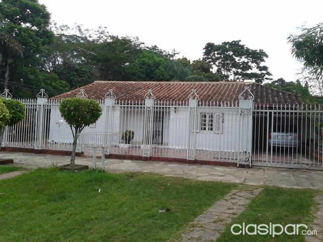 VENDO HERMOSA CASA UBICADA EN INMEDICIONES DEL HOTEL BORBON CIUDAD DE LUQUE — foto 2