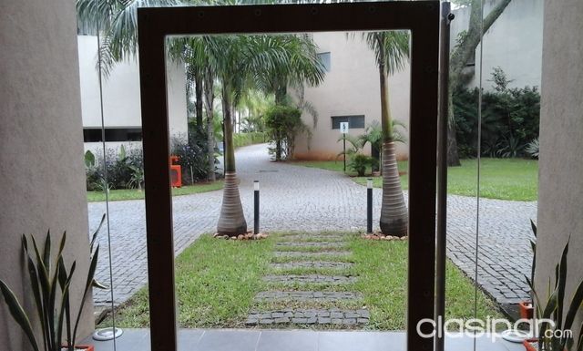 VENDO Y FINANCIO LUJOSO DEPARTAMENTO DE DOS HABITACIONES EN SUITE, IMPECABLE!! ZONA YKUA SATY GOETHE EQUIPADO A FULL!! — foto 2