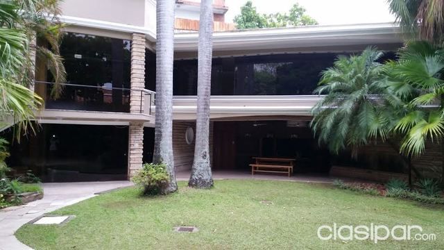 VENDO HERMOSA RESIDENCIA SOBRE AVDA. ESPAÑA. EXCELENTE UBICACION — foto 2