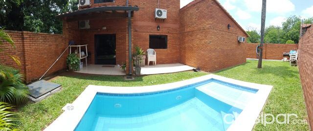 Vendo Casa De 3 Dormitorios En Esquina Con Piscina Zona Favero Luque — foto 2