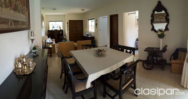 Vendo Casa De 3 Dormitorios En Esquina Con Piscina Zona Favero Luque — foto 3